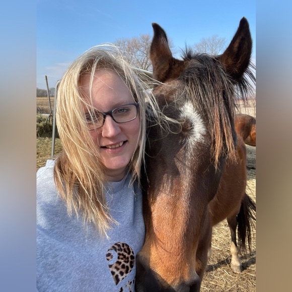 Meet your Posher, Danielle - Picture 7 of 8